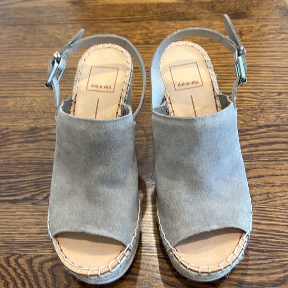 Dolce Vita Snake Suede Wedge. 7.5 - Picture 2 of 4